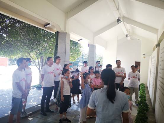 说明: C:\Users\acer\Desktop\电子信息学院深入开展教师党支部主题党日活动\电子信息学院深入开展教师党支部主题党日活动\杨闇公烈士陵园2.jpg